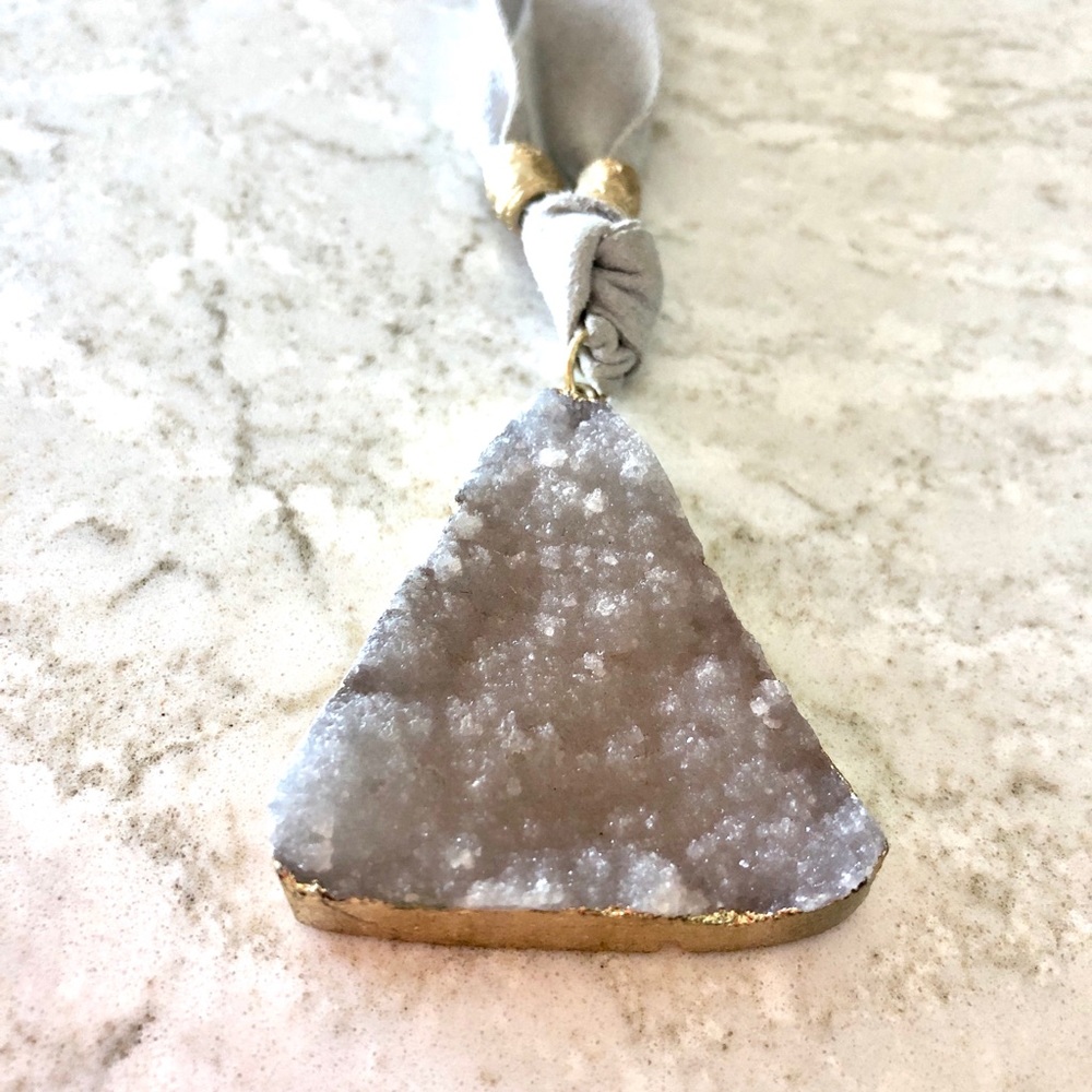 Gorgeous grey quartz necklace - Picture 2 of 3